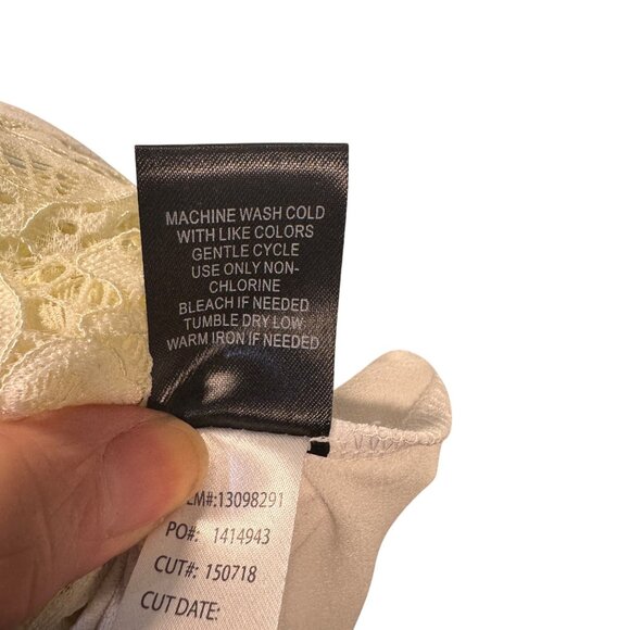 Torrid White Lace Sleeve Keyhole Top 3X Polyester Spandex Blend - Picture 8 of 8